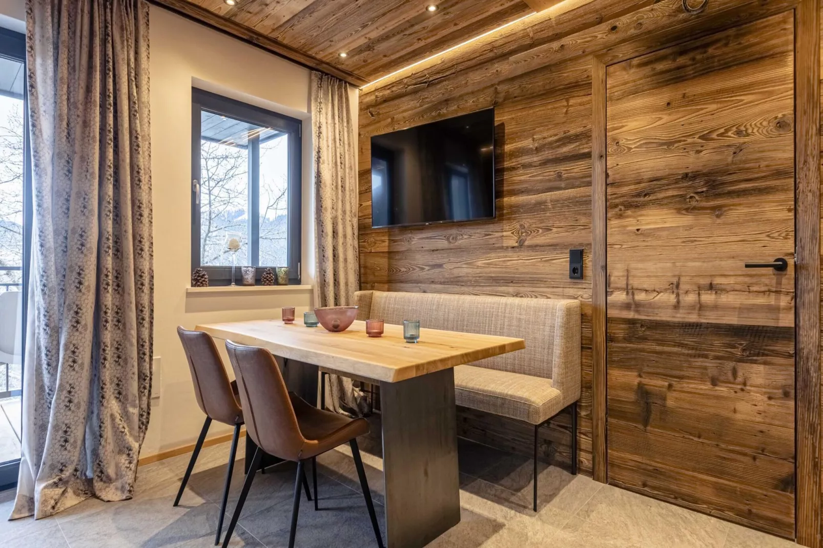 Hideaway Dachstein West 1-Dining room