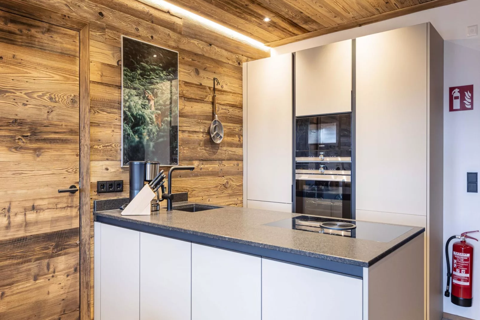 Hideaway Dachstein West 1-Kitchen