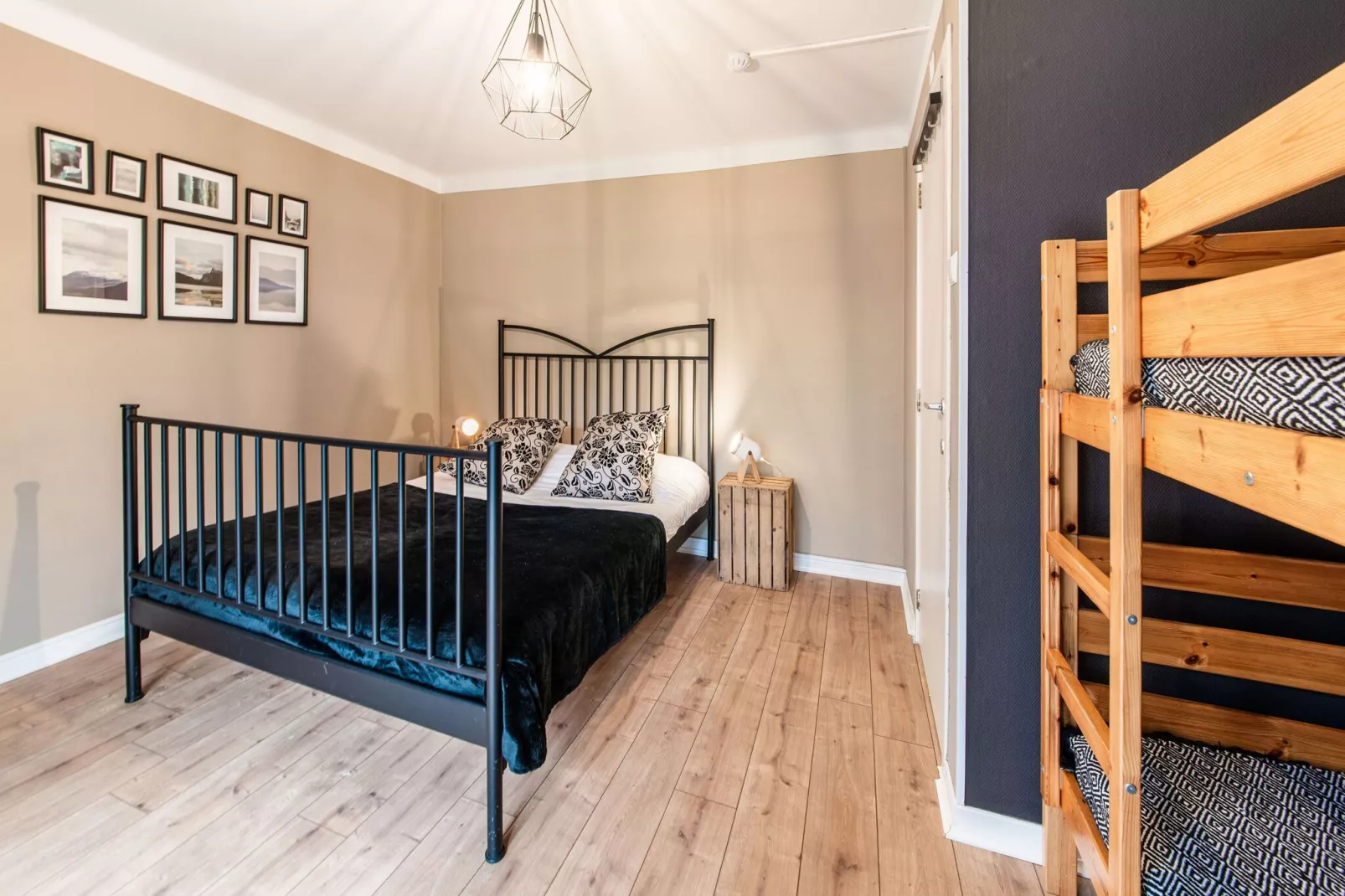 L' Épicerie d'Yvonne-Bedroom
