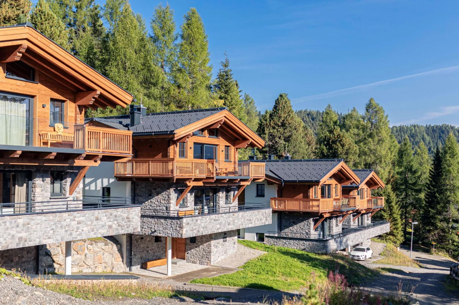 Turrach Lodges 3-Exterior summer