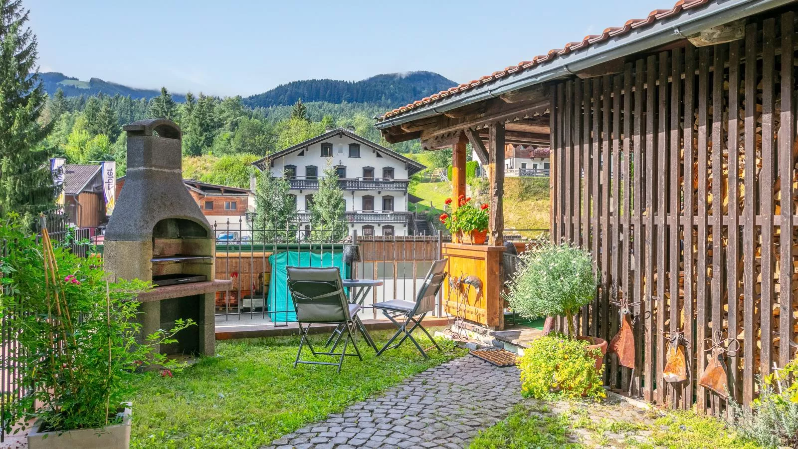 Zur Alten Schmiede-Gardens summer
