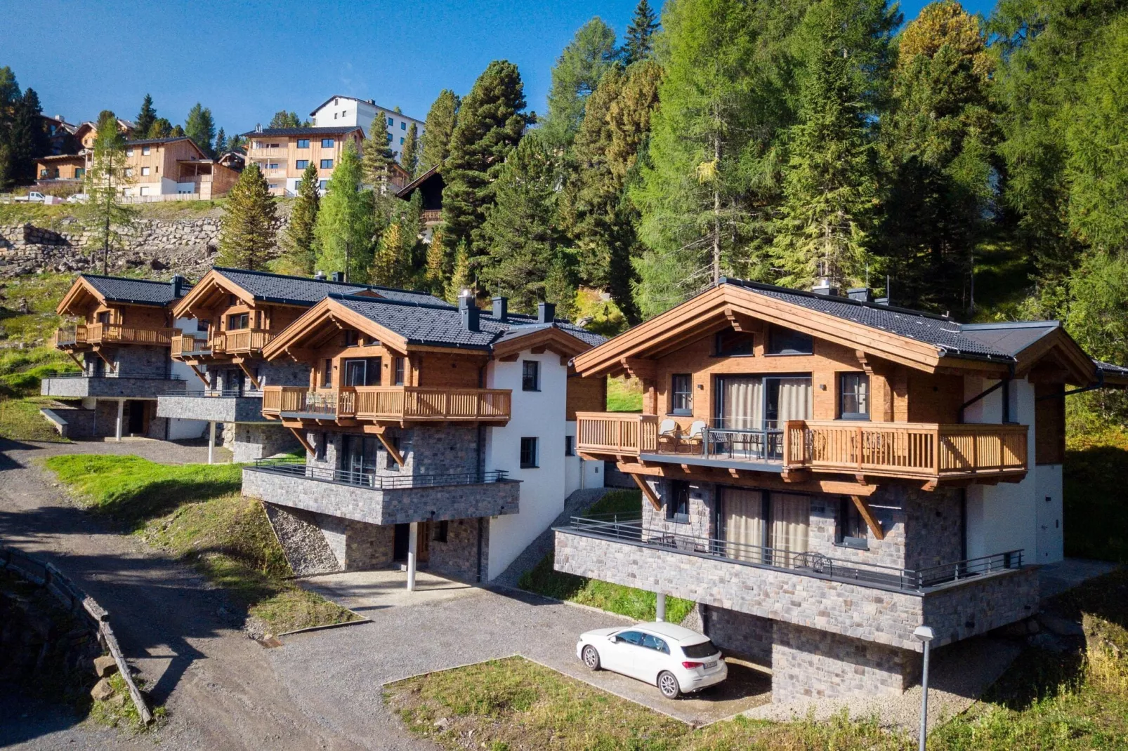 Turrach Lodges 2-Exterior summer