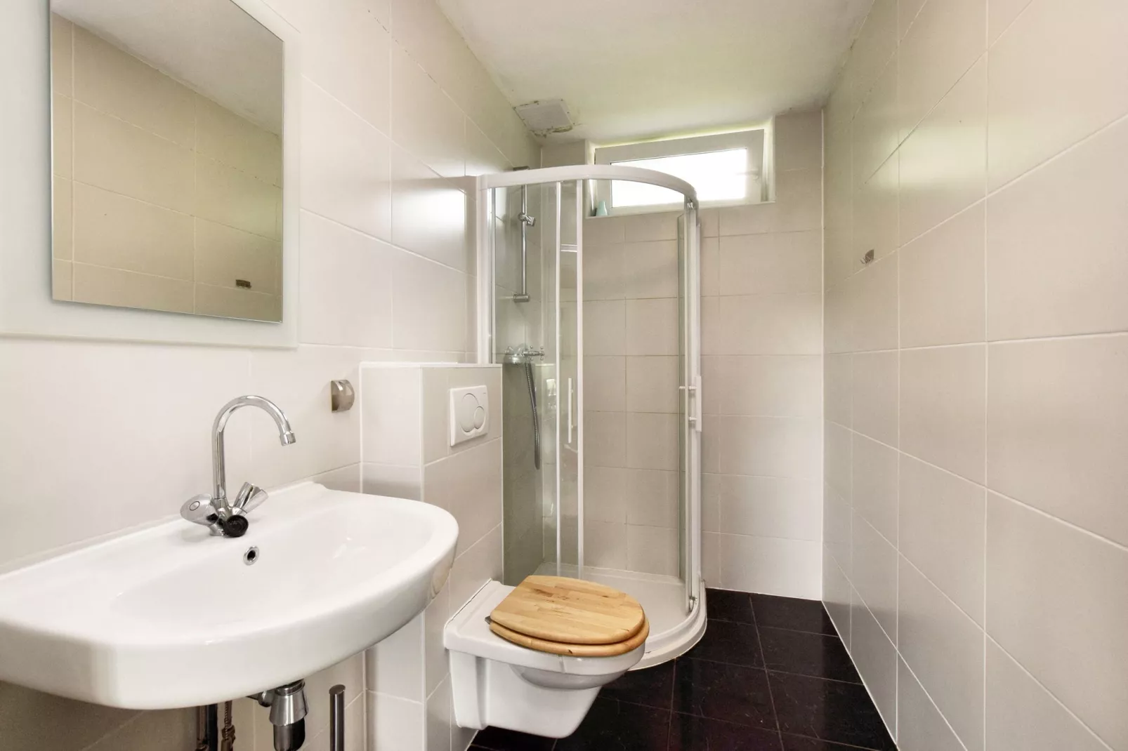 Chez Beau-Bathroom