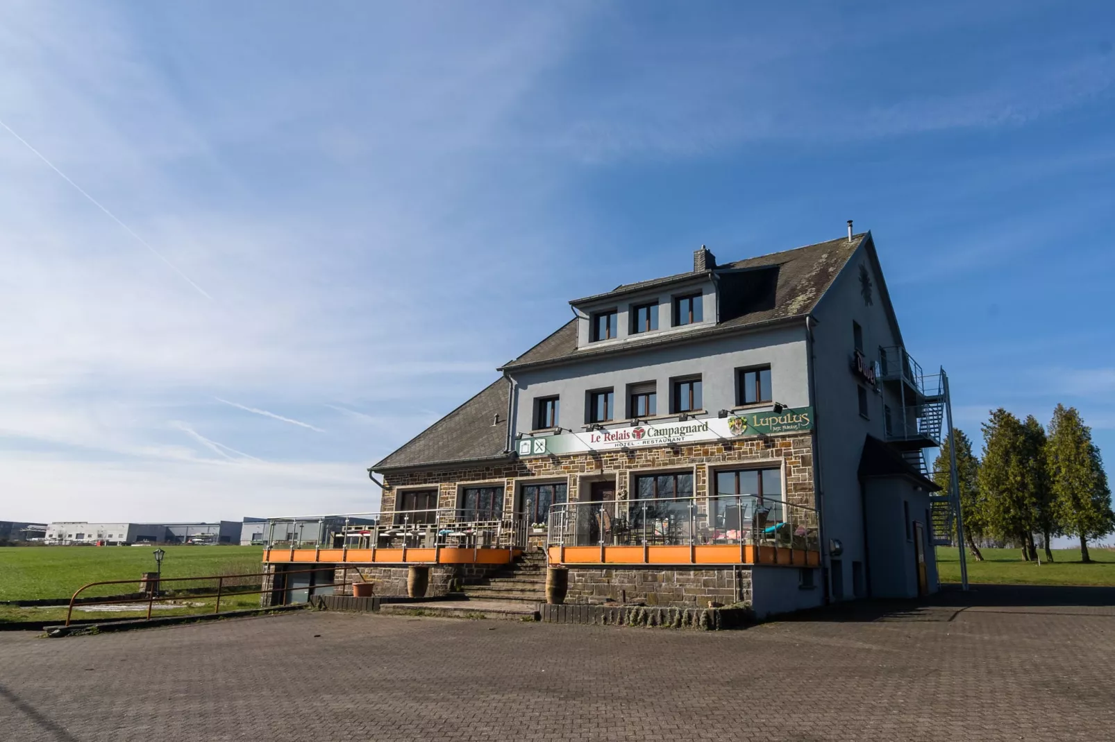 Relais Campagnard-Außenbereich Sommer