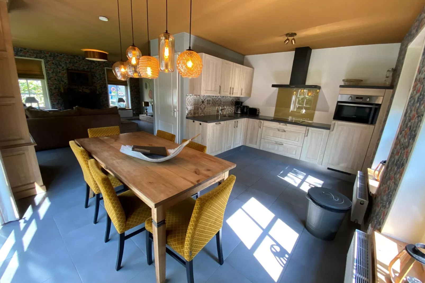 Recreatiepark Wiringherlant - Villa 18-Kitchen