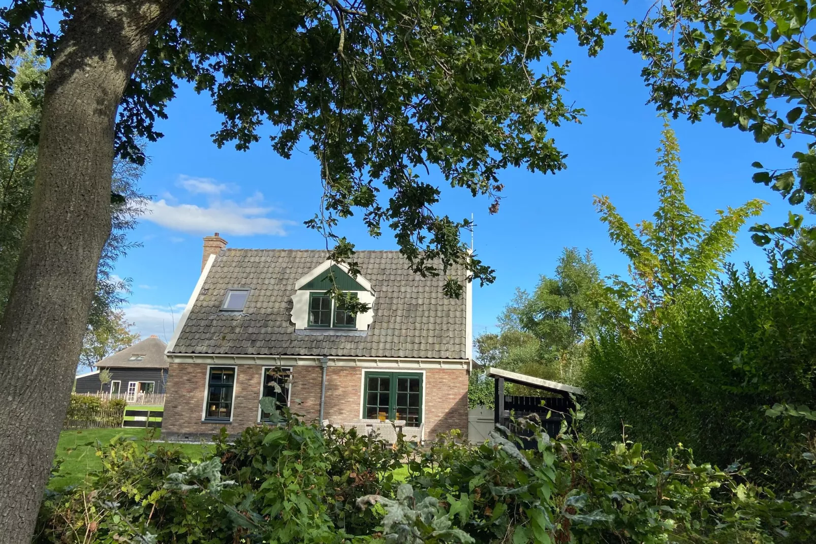 Recreatiepark Wiringherlant - Villa 18-Gardens summer
