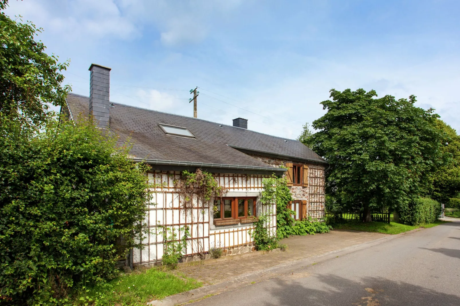Li Saboti-Exterior summer