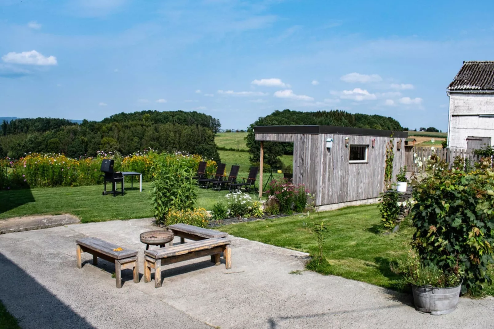 Chez Cyrille-Gardens summer