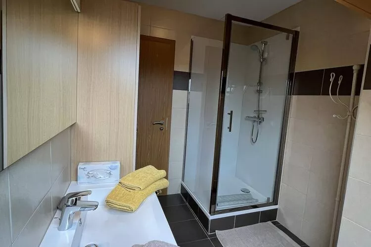 Adré l'Charles-Bathroom