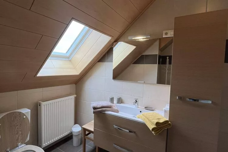 Adré l'Charles-Bathroom
