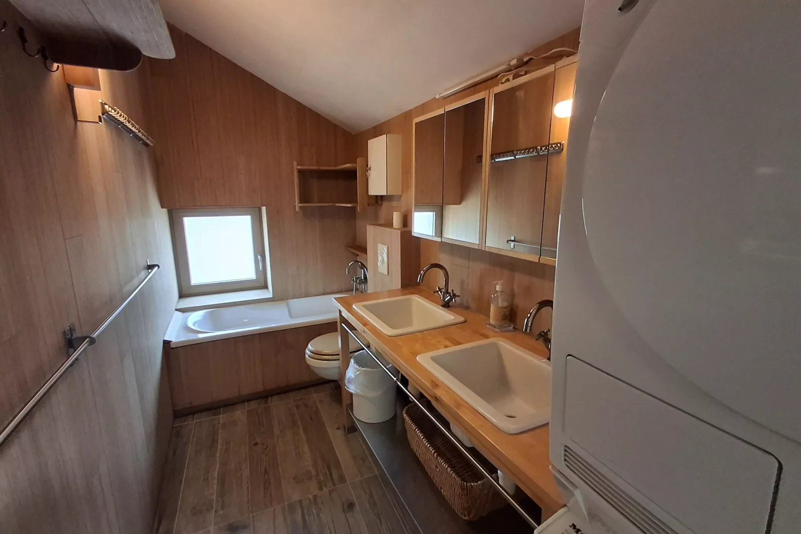 Le Pigeonnier-Bathroom