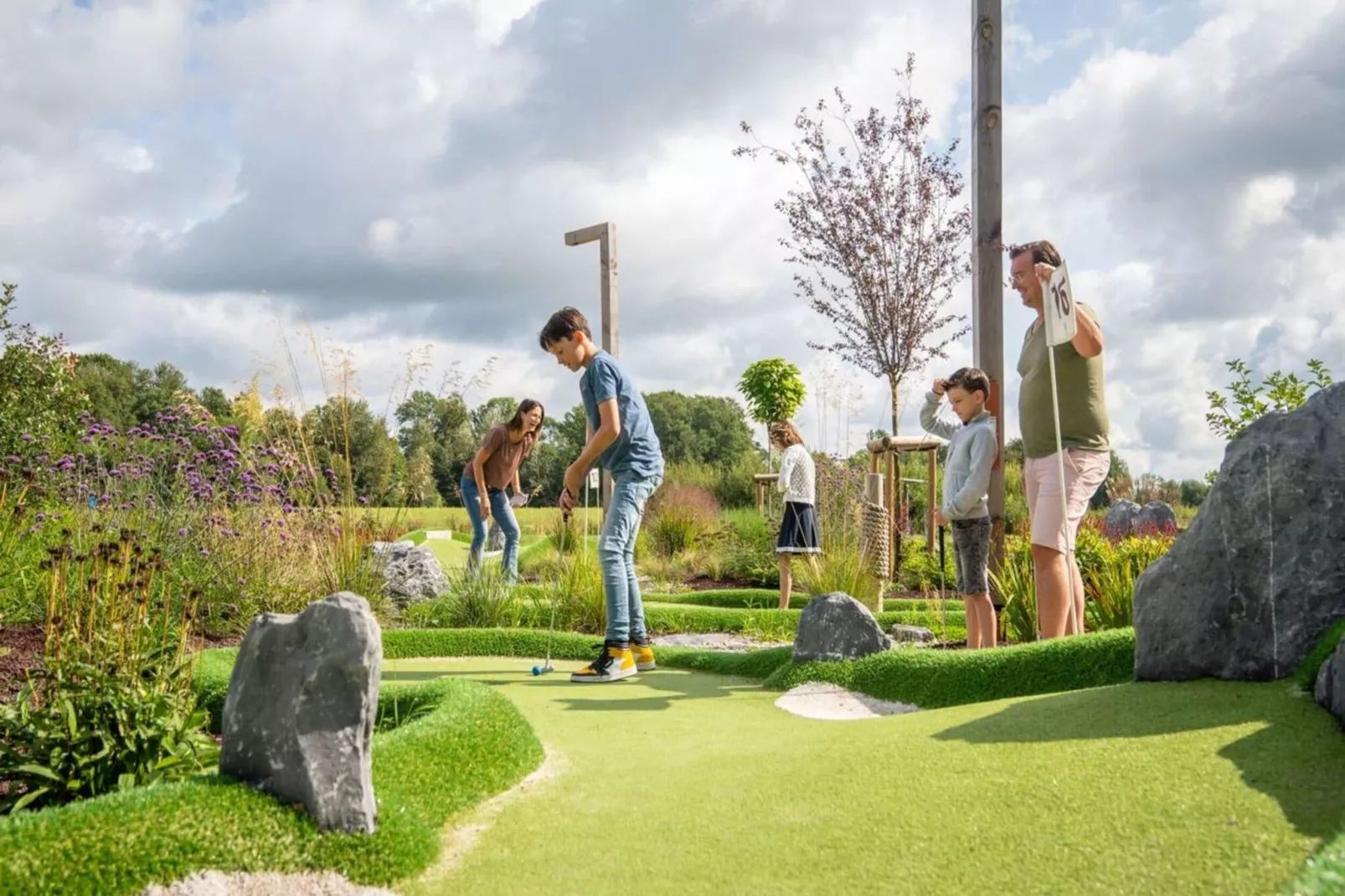 The Easy Accessible Leaf by YourNature-Park facilities