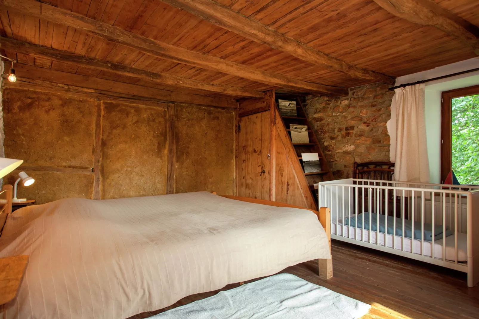 Li Saboti-Bedroom