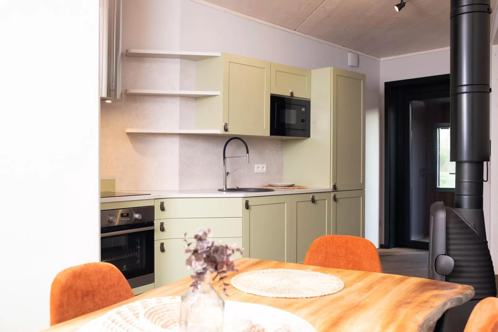 The Easy Accessible Leaf by YourNature-Dining room