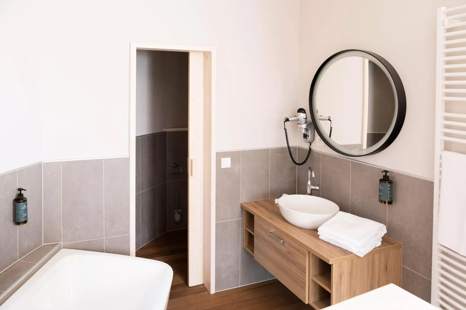 The Easy Accessible Leaf by YourNature-Bathroom