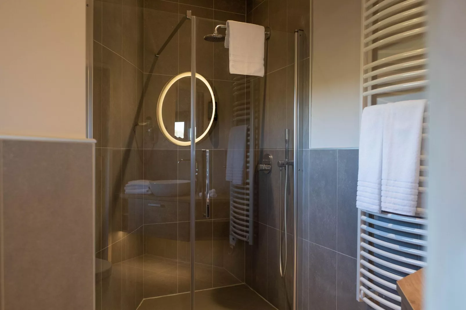 The Easy Accessible Leaf by YourNature-Bathroom