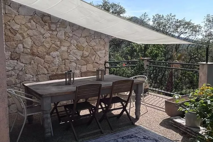 Villa Le Mas des Cerises-Terrace balcony