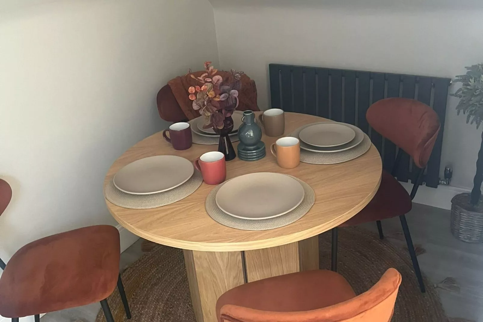 Apartment in Wembley-Dining room