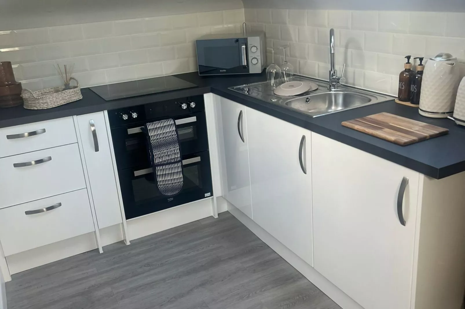 Apartment in Wembley-Kitchen