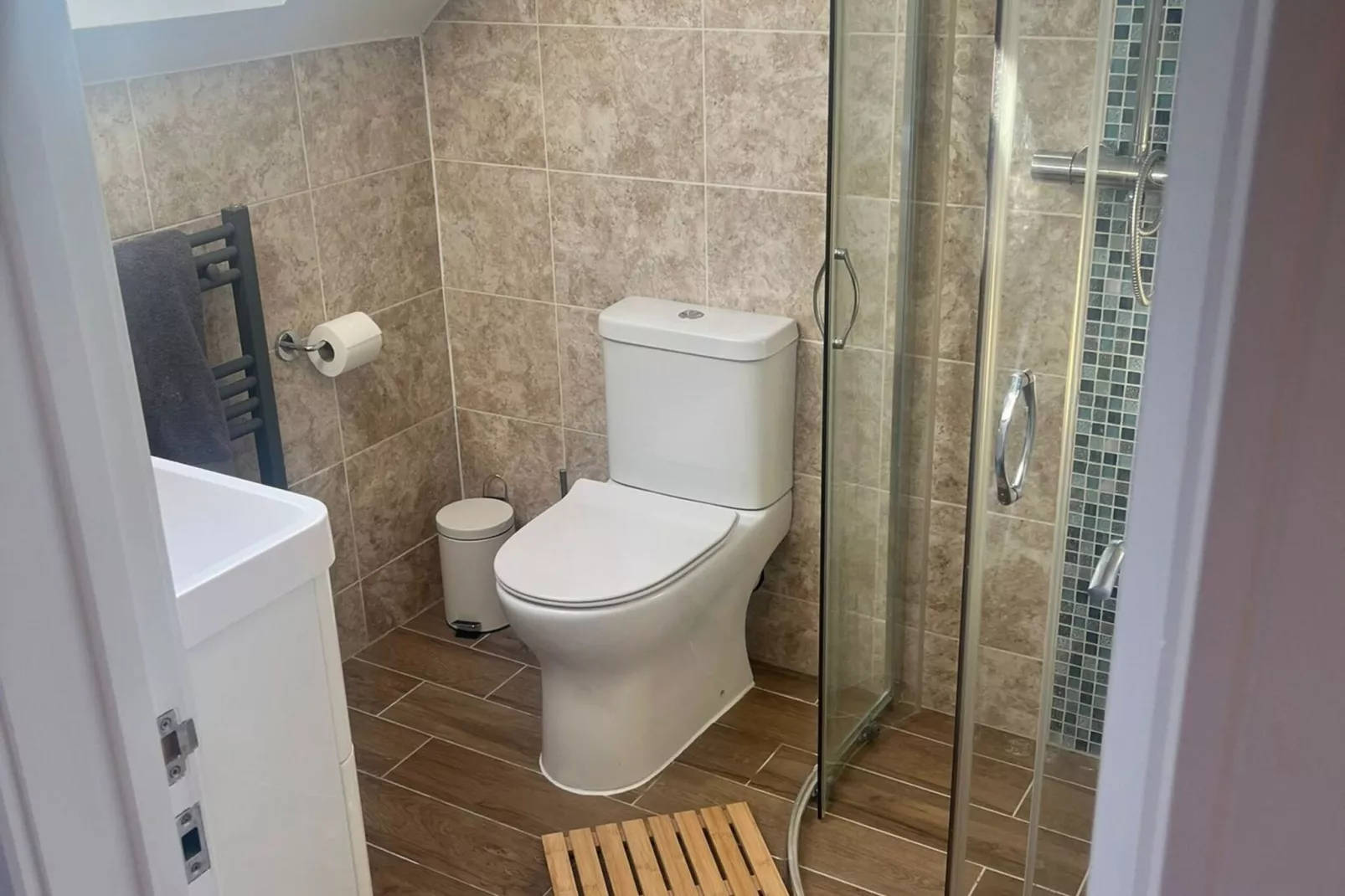 Apartment in Wembley-Bathroom