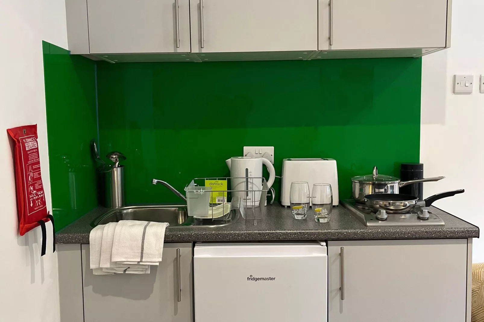 Kingston Luxe Suites Riverside Apartment Belvilla-Kitchen