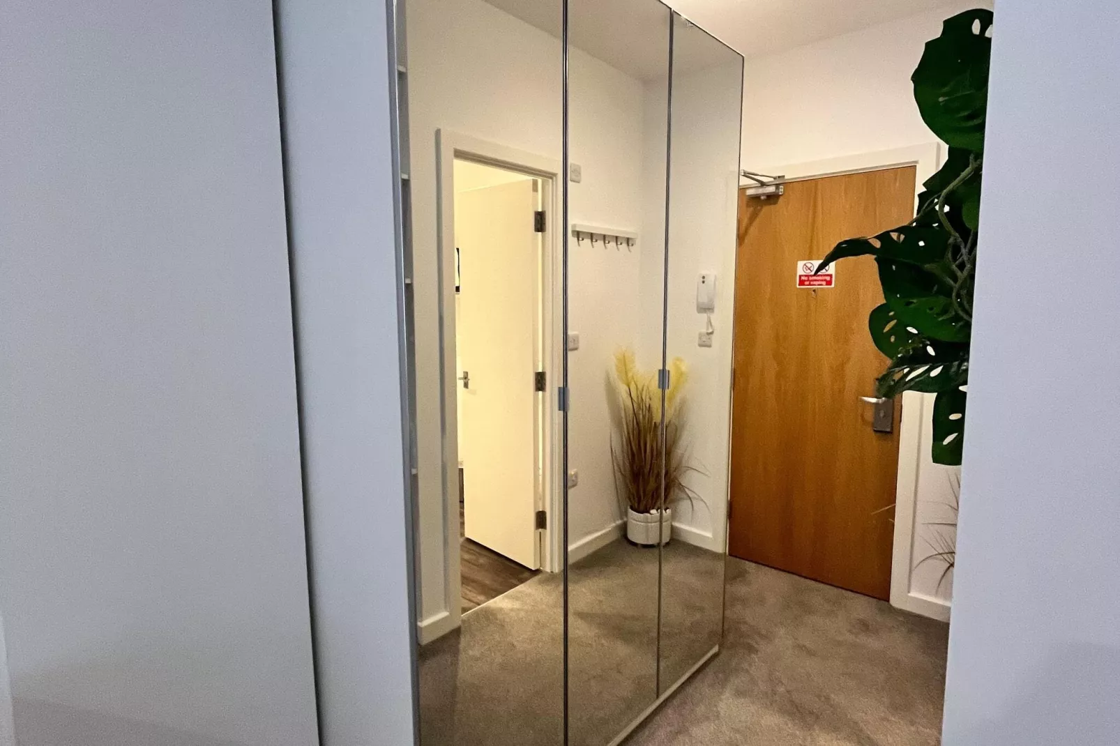 Kingston Luxe Suites Riverside Apartment Belvilla-Landing