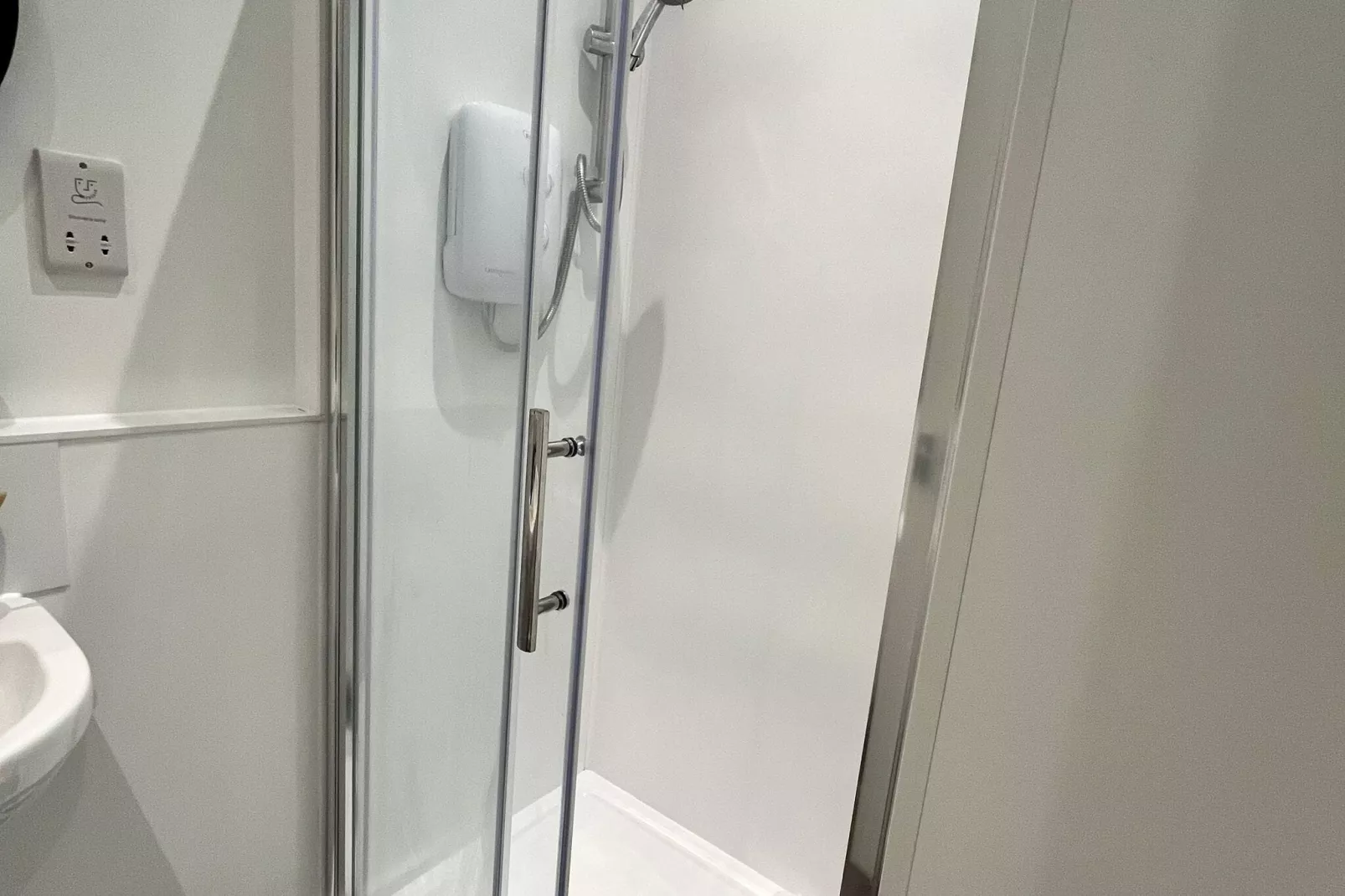 Kingston Luxe Suites Riverside Apartment Belvilla-Bathroom