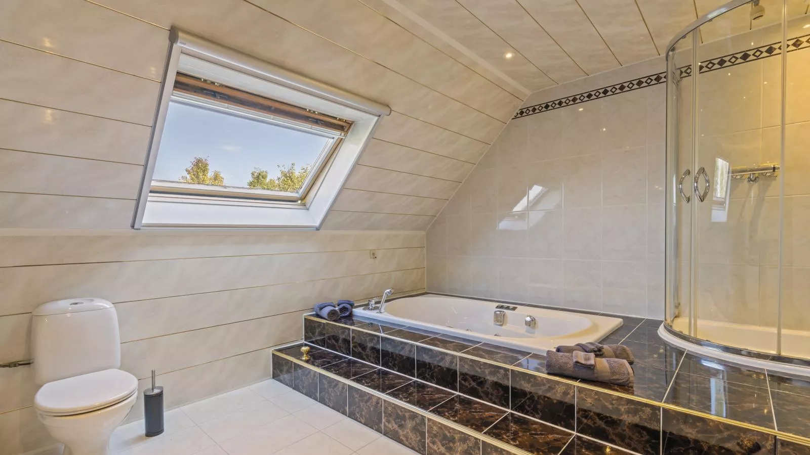 Villa Deluxe-Bathroom