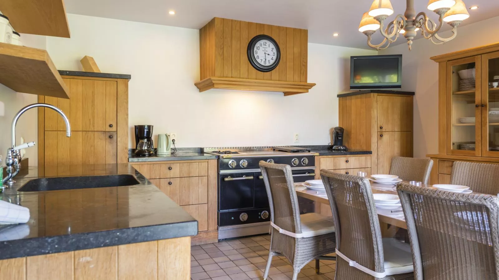Villa Deluxe-Kitchen