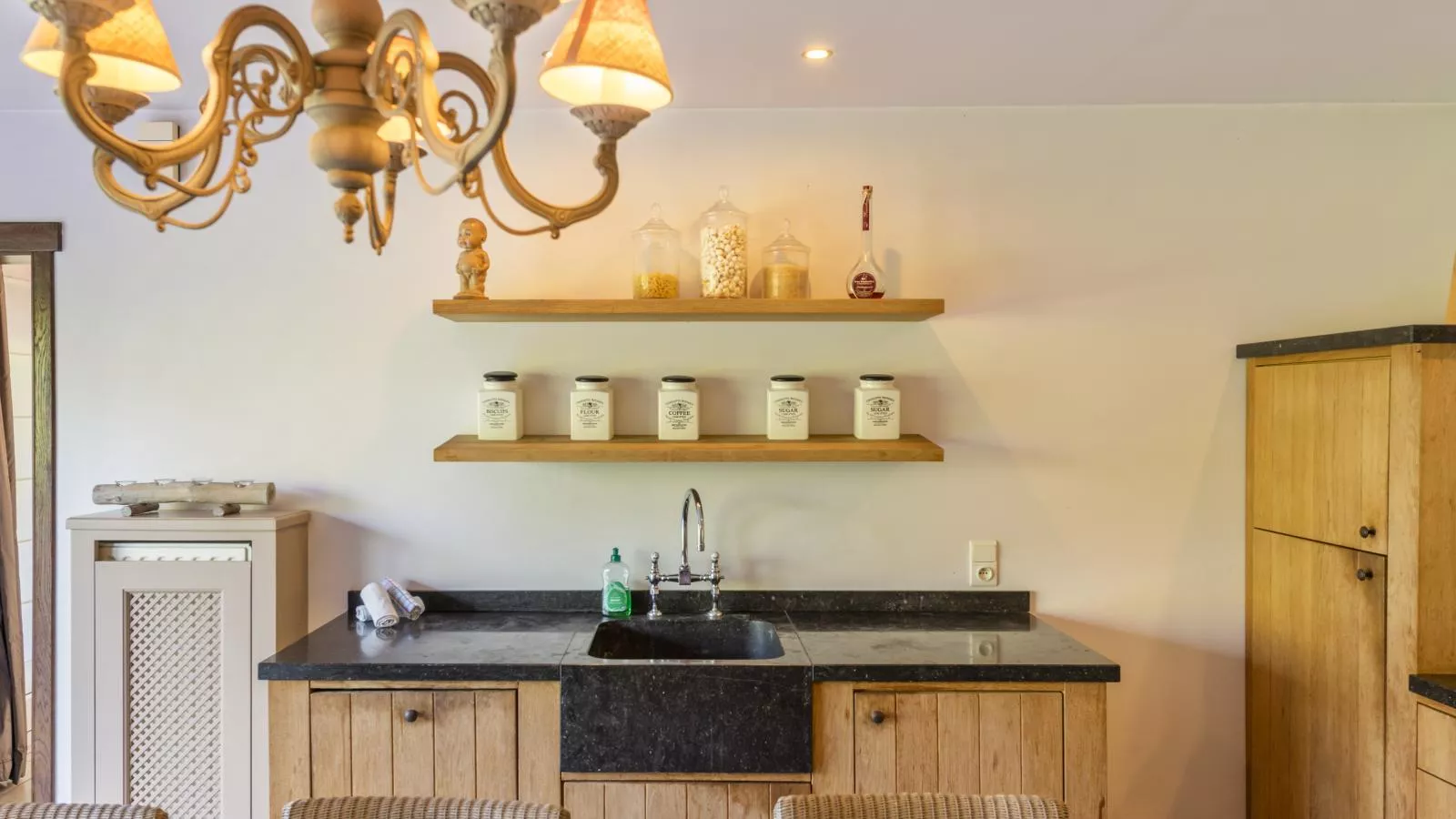 Villa Deluxe-Kitchen
