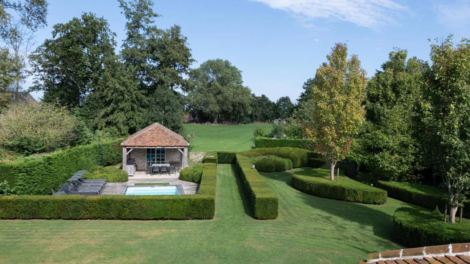 Villa Deluxe-Gardens summer