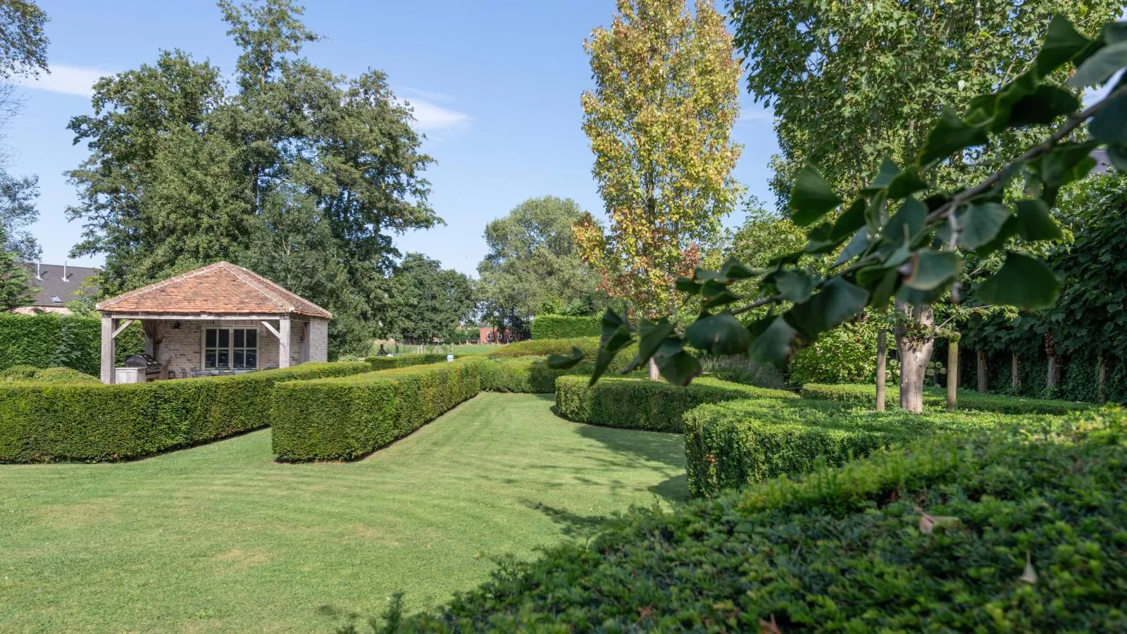 Villa Deluxe-Gardens summer
