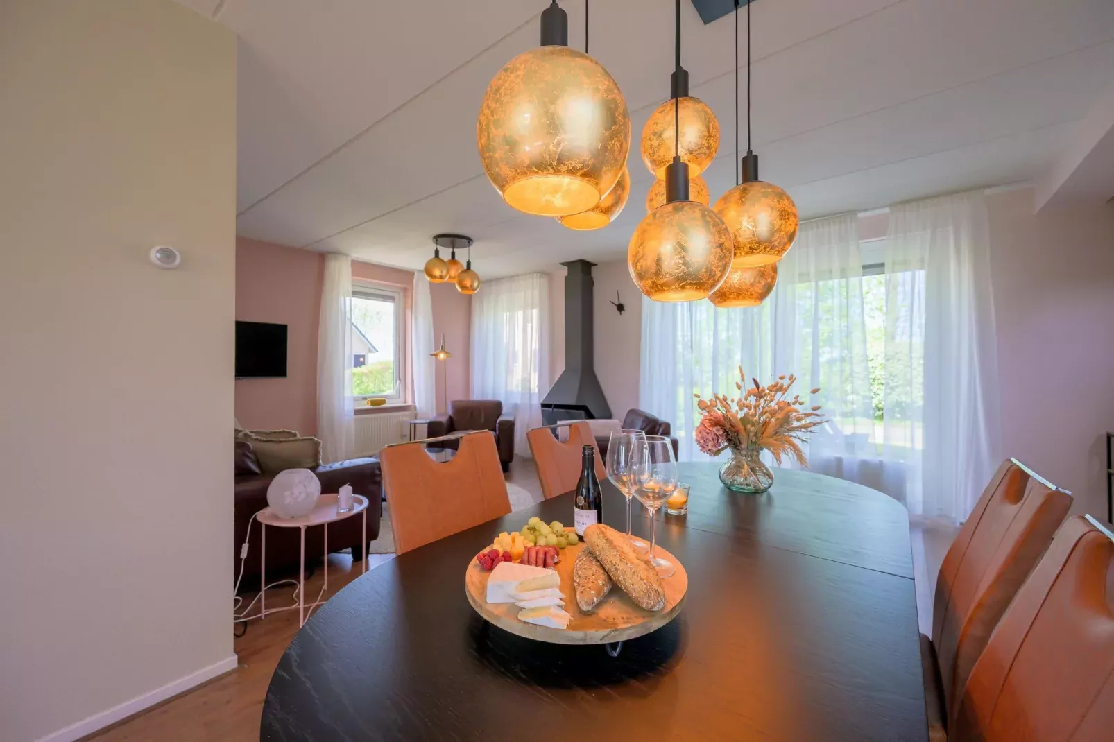 4-persoons bungalow Sondel 17-Dining room