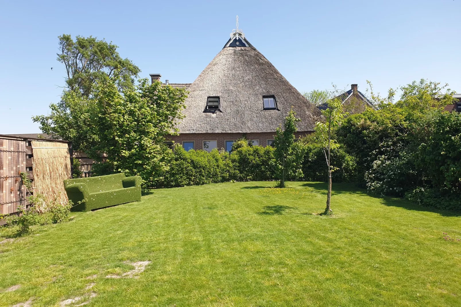 10-14 pax holiday home with seperated appartments and gardens-Gardens summer