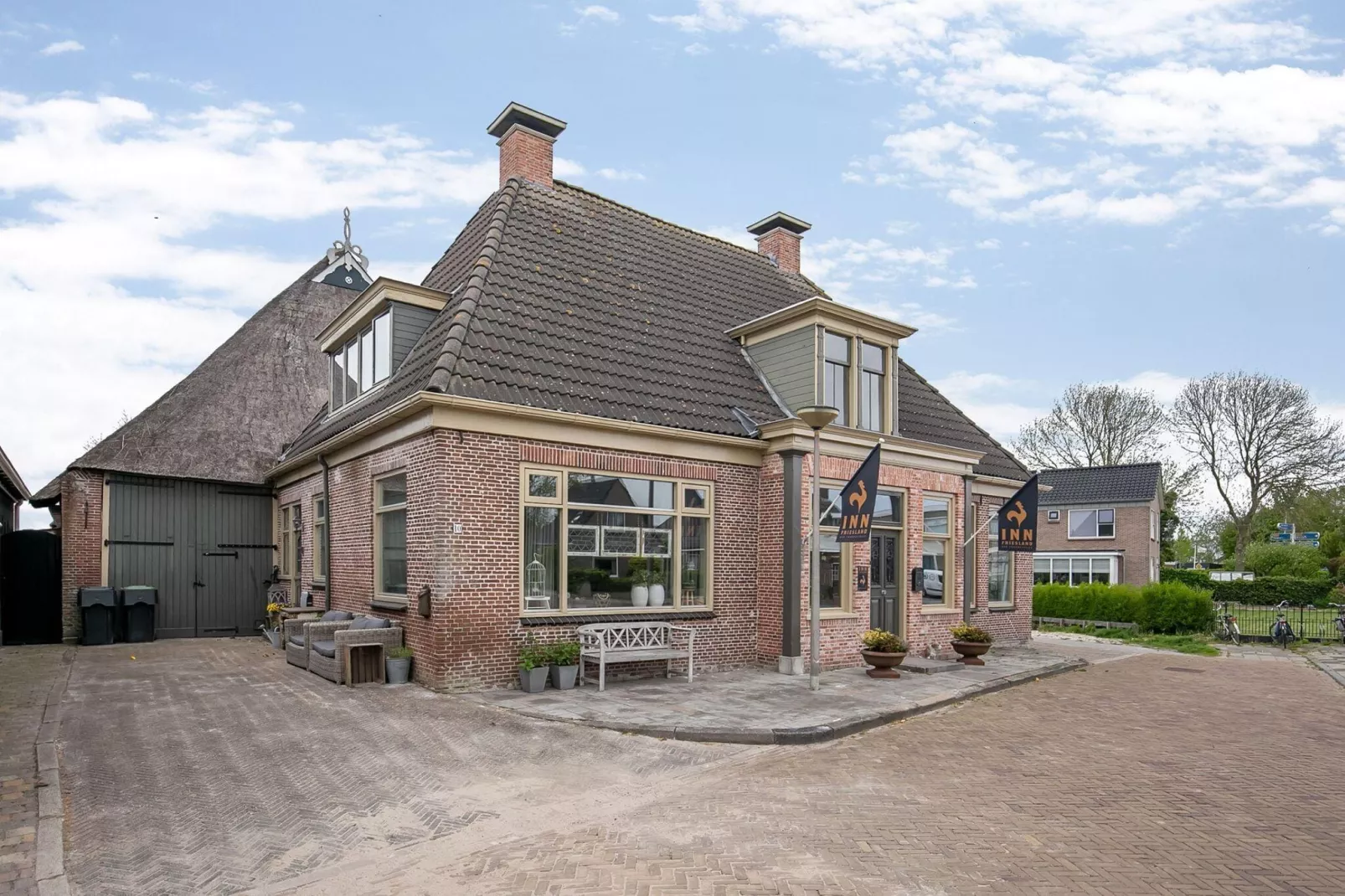 10-14 pax holiday home with seperated appartments and gardens-Exterior winter