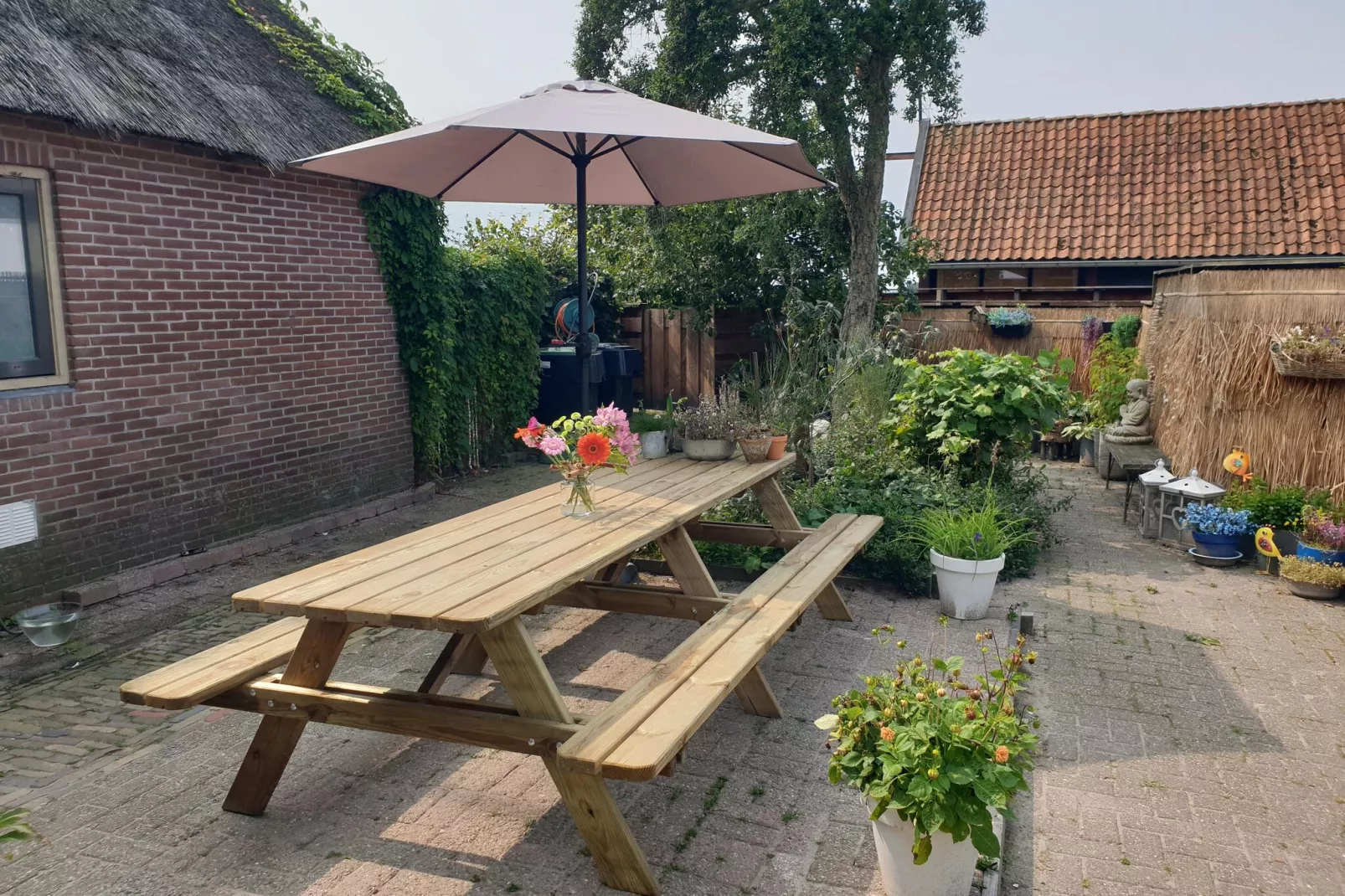 10-14 pax holiday home with seperated appartments and gardens-Gardens summer
