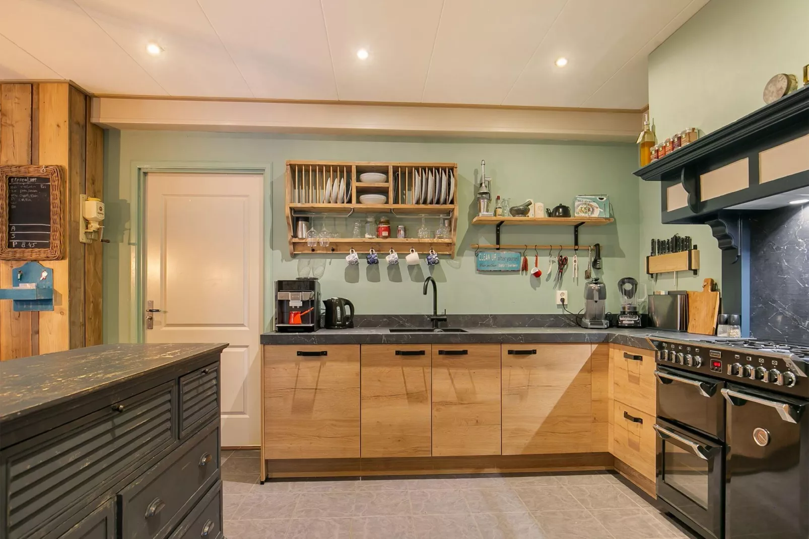 10-14 pax holiday home with seperated appartments and gardens-Kitchen