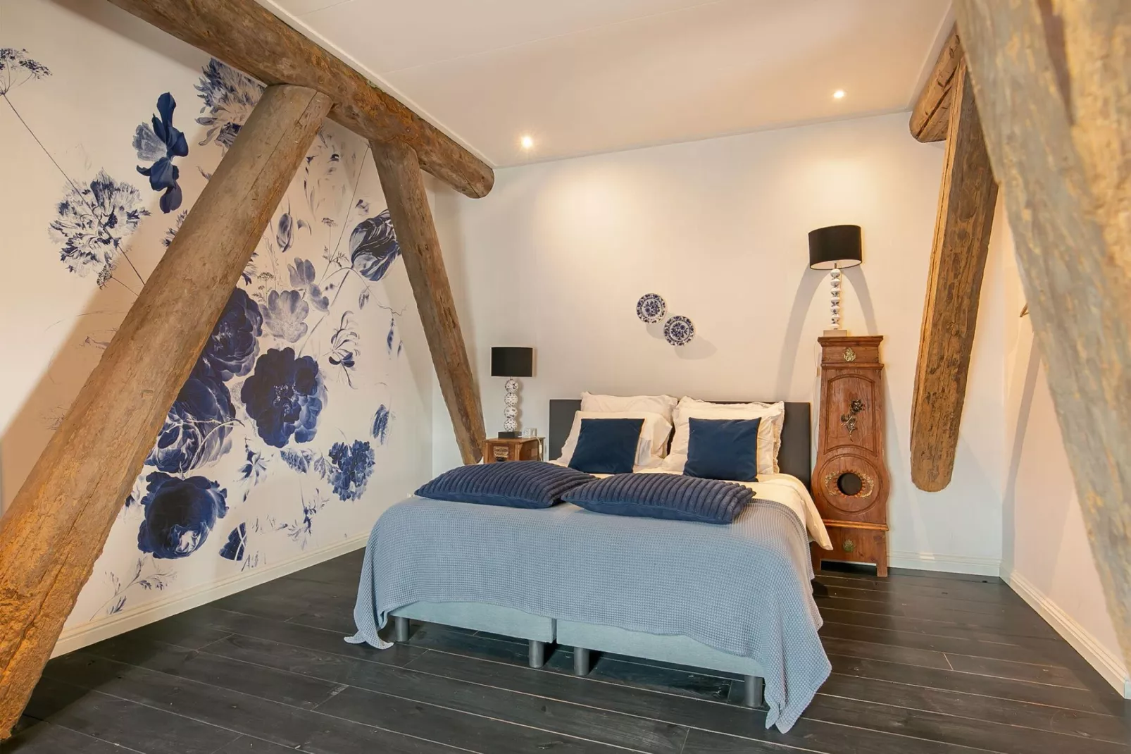 10-14 pax holiday home with seperated appartments and gardens-Bedroom