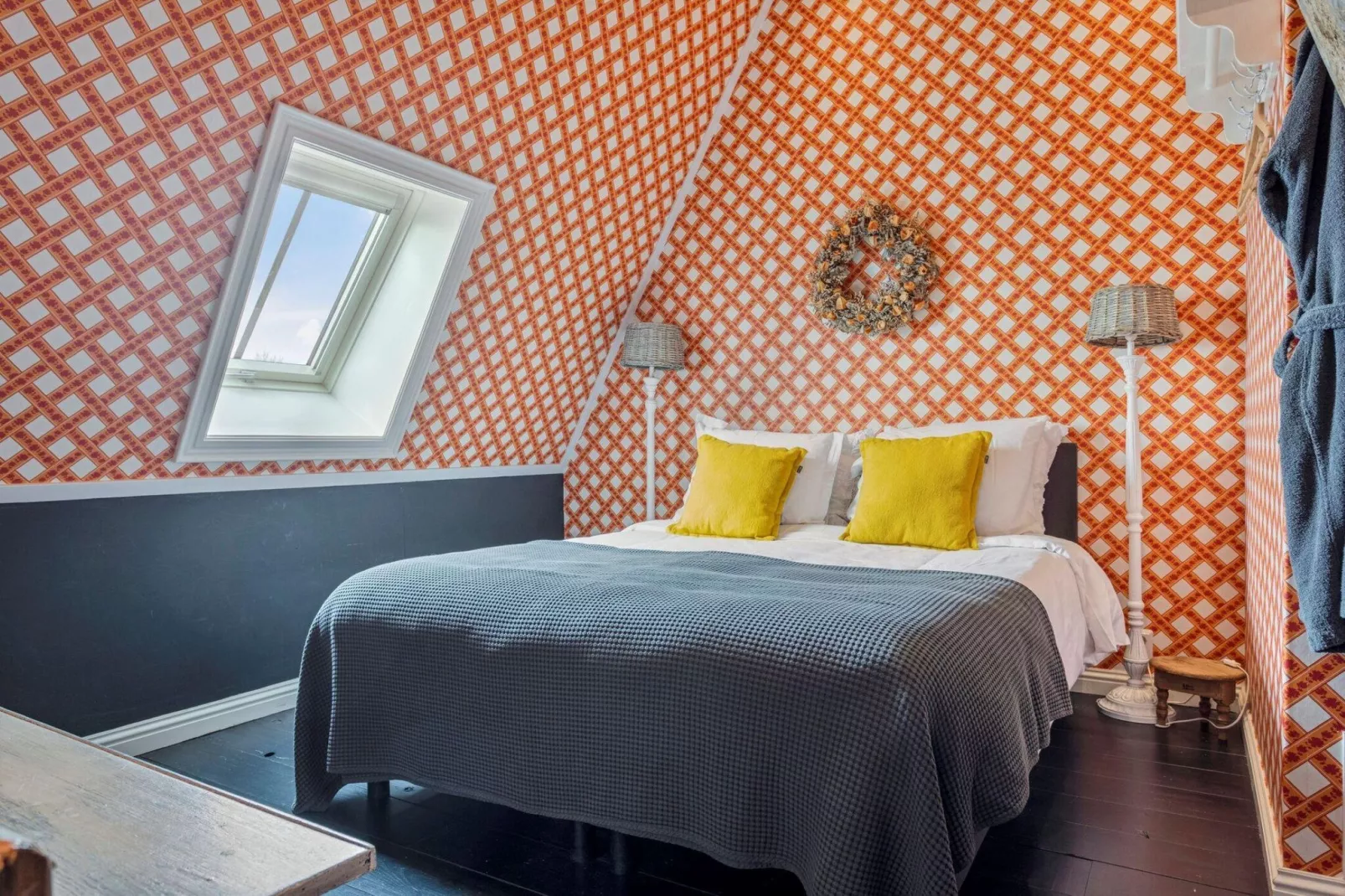 10-14 pax holiday home with seperated appartments and gardens-Bedroom