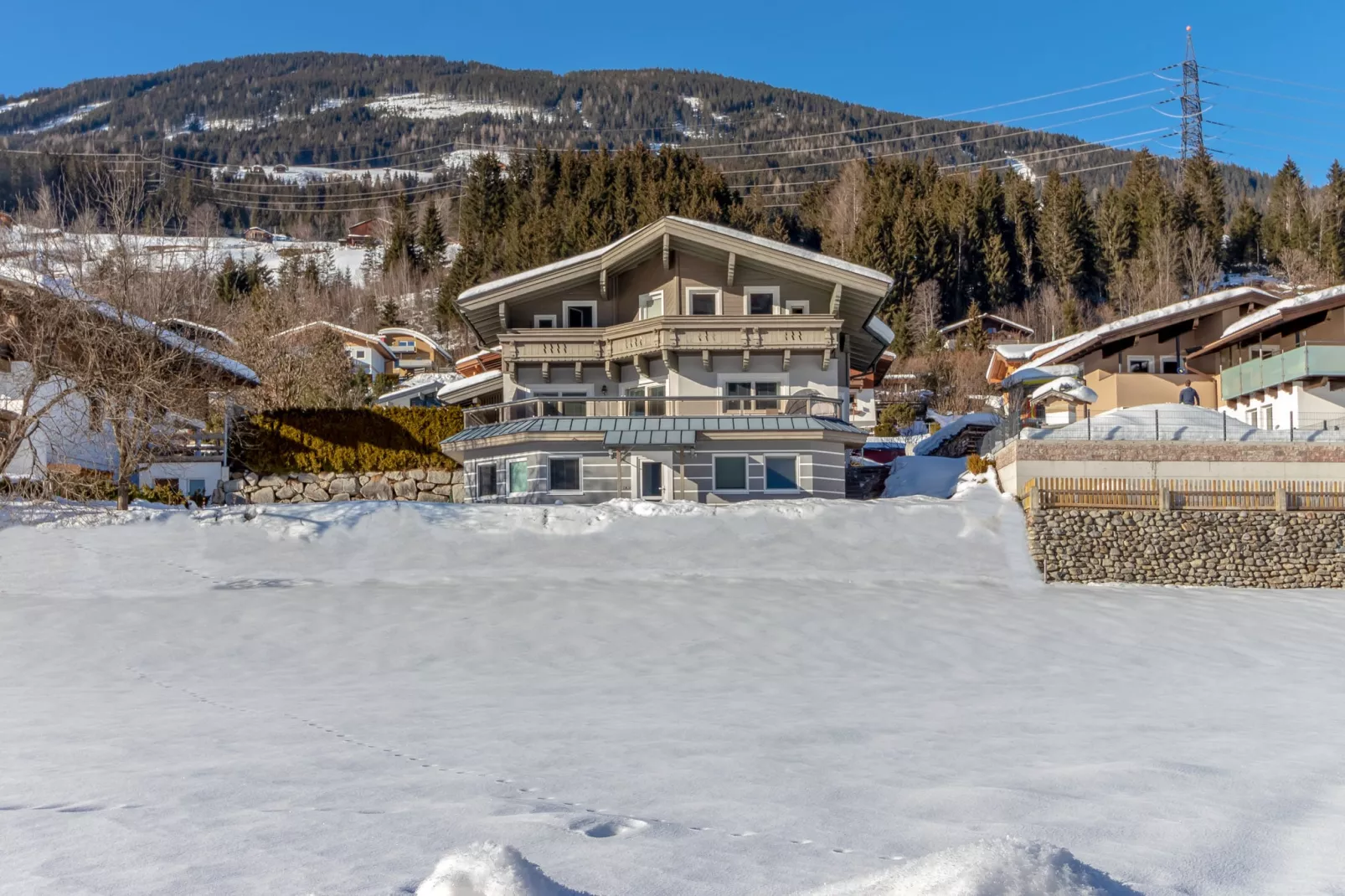 Bianca-Exterior winter