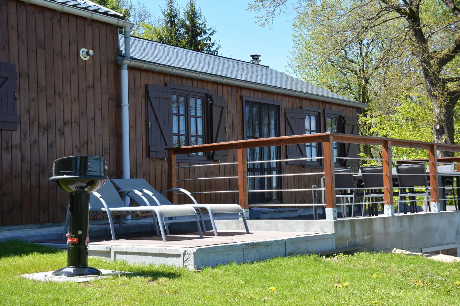Le Chalet du Coteau-Exterior summer