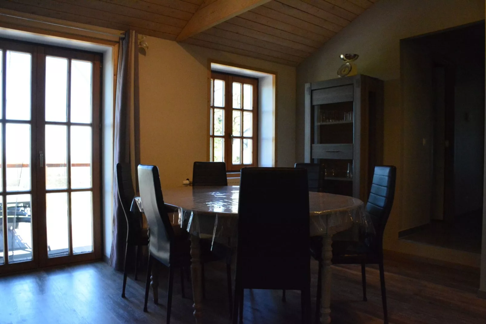Le Chalet du Coteau-Dining room