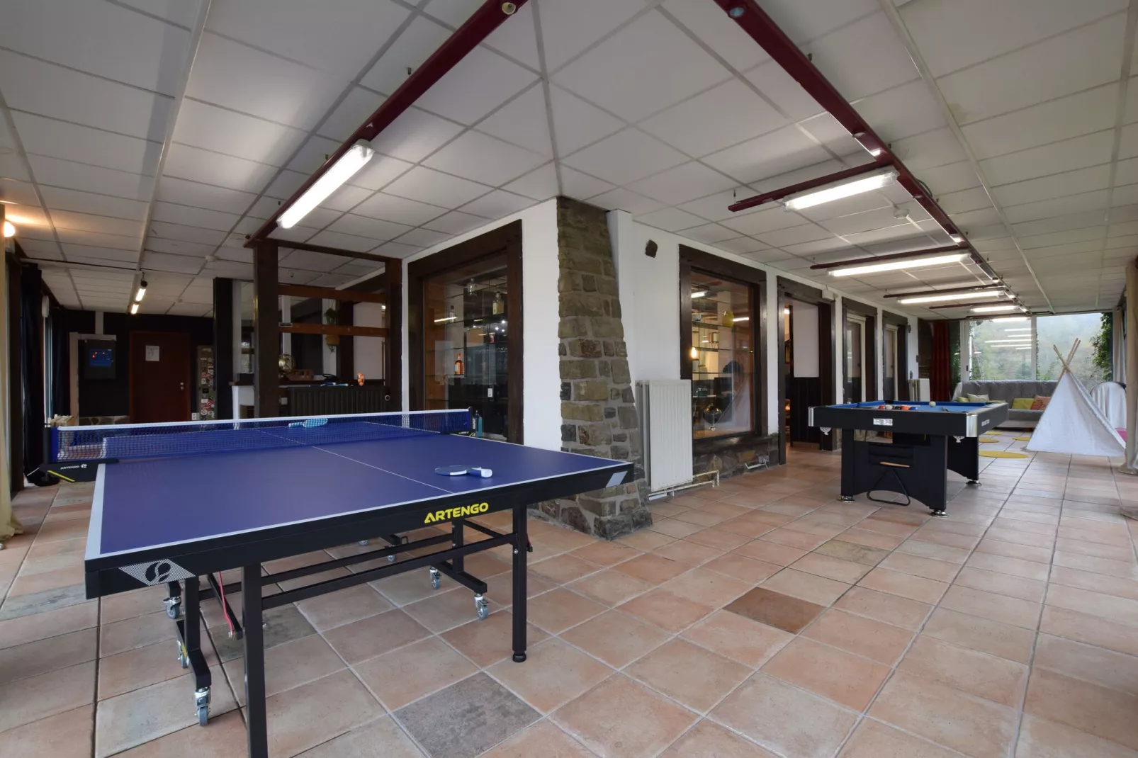 Le hangar-Recreation room