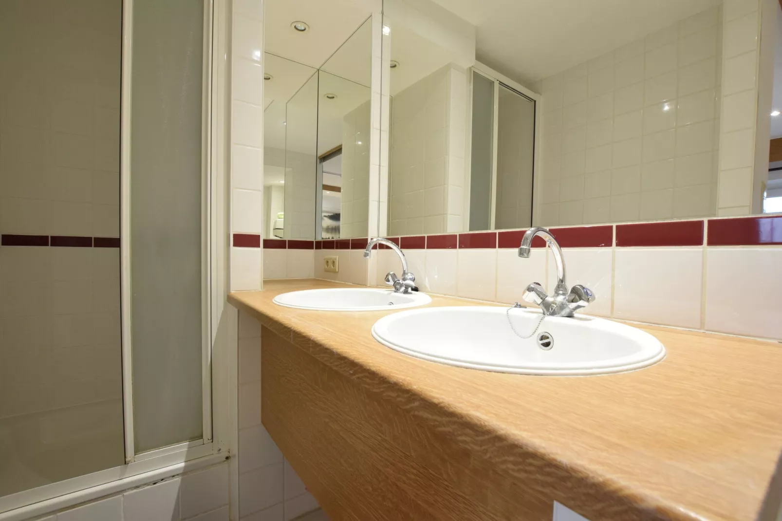 Le hangar-Bathroom