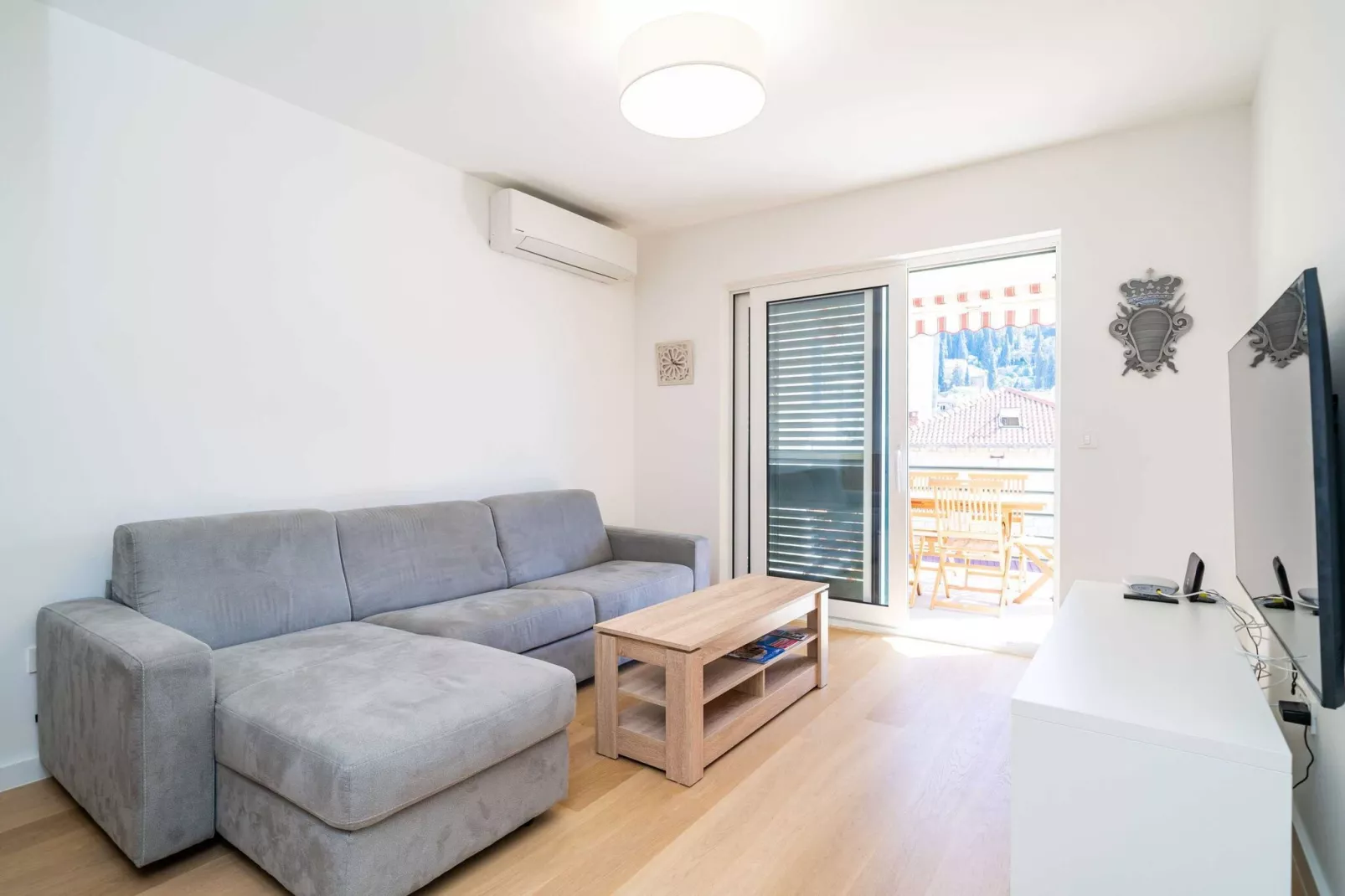 Apartment Villa Claudia - Three Bedroom Apartment with Balcony-Wohnzimmer