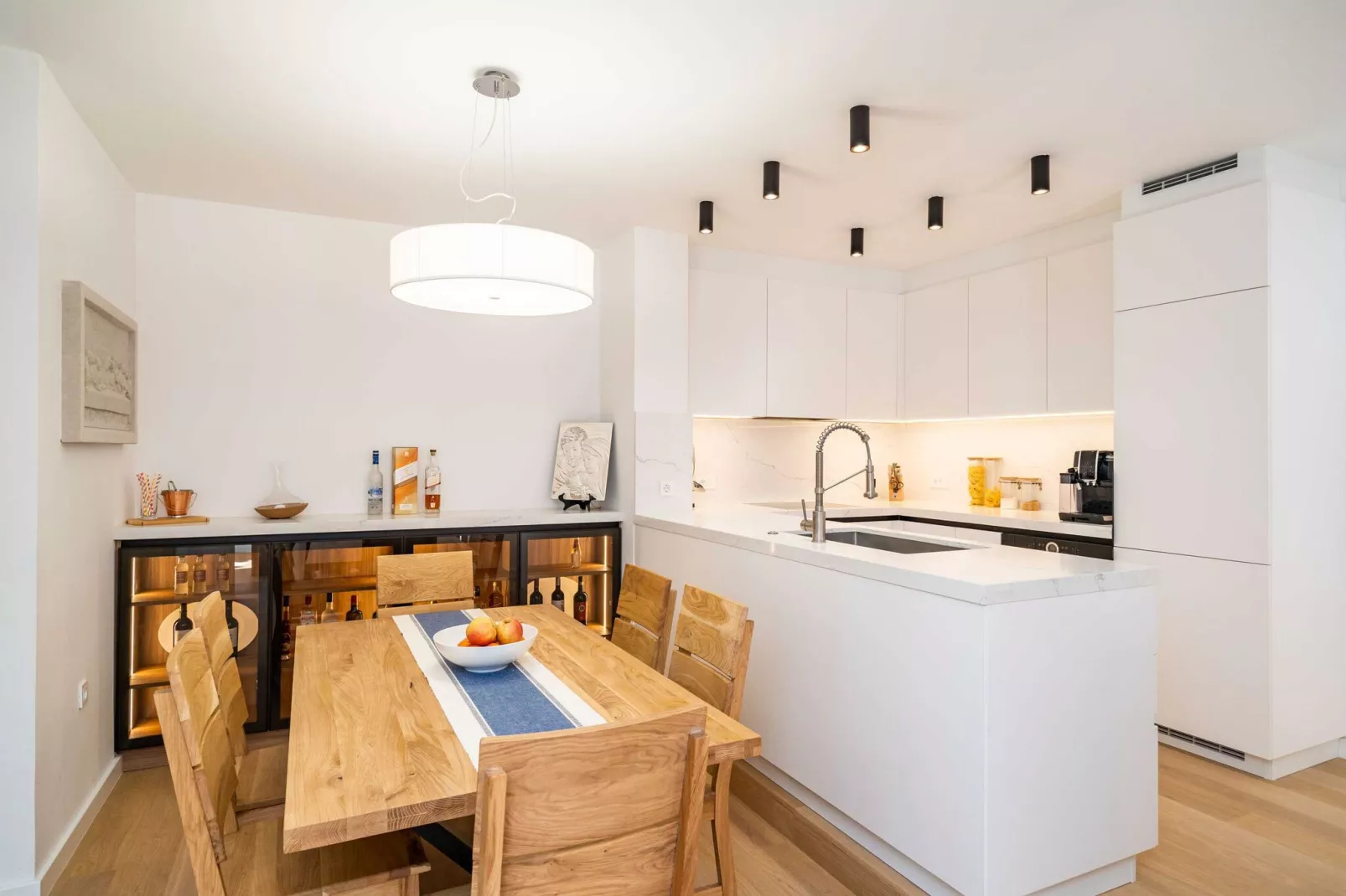 Apartment Villa Claudia - Three Bedroom Apartment with Balcony-Esszimmer