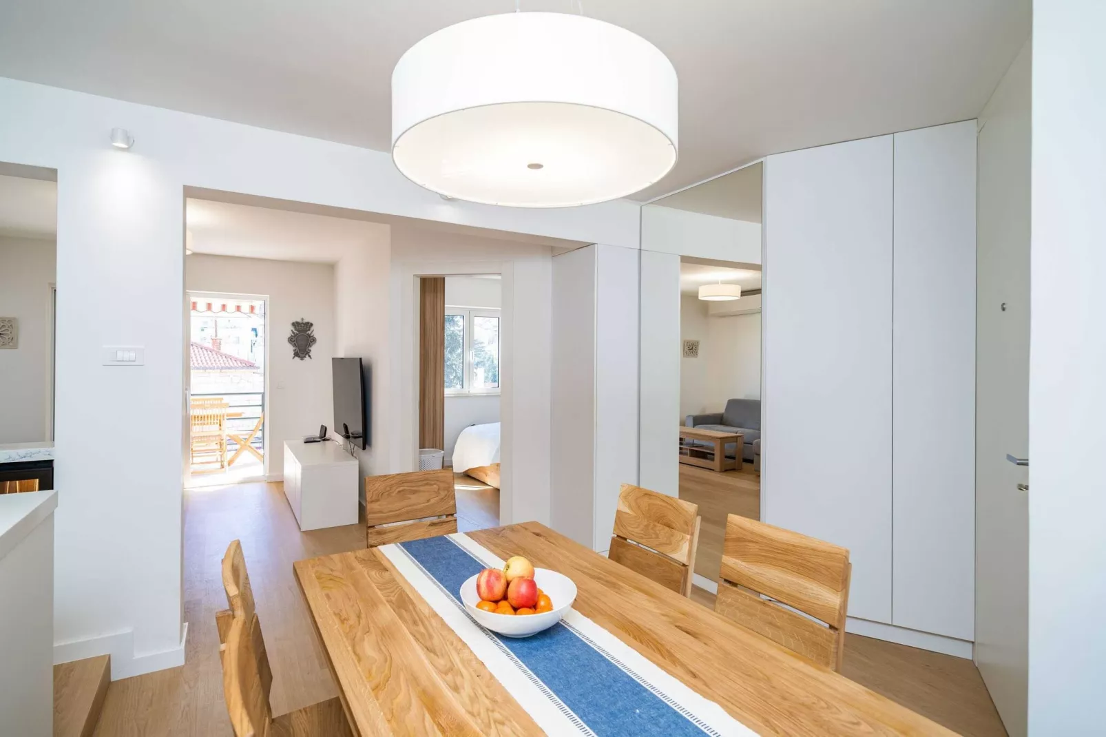 Apartment Villa Claudia - Three Bedroom Apartment with Balcony-Esszimmer