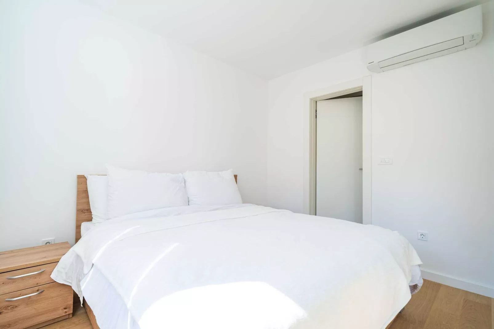 Apartment Villa Claudia - Three Bedroom Apartment with Balcony-Schlafzimmer