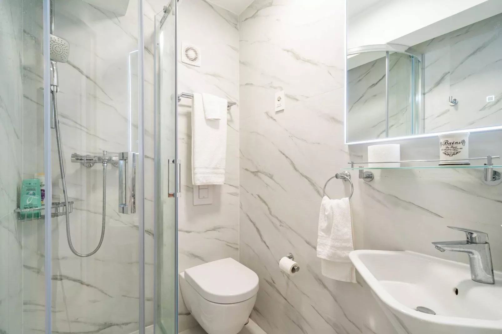 Apartment Villa Claudia - Three Bedroom Apartment with Balcony-Badezimmer