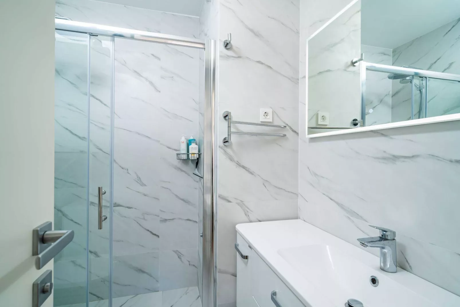 Apartment Villa Claudia - Three Bedroom Apartment with Balcony-Badezimmer